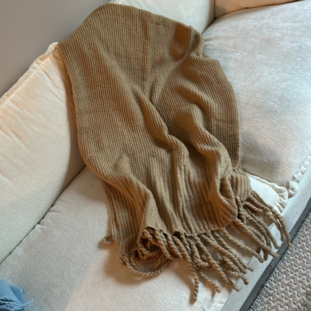 π Free π People Scarf Beige - Picture 4 of 12